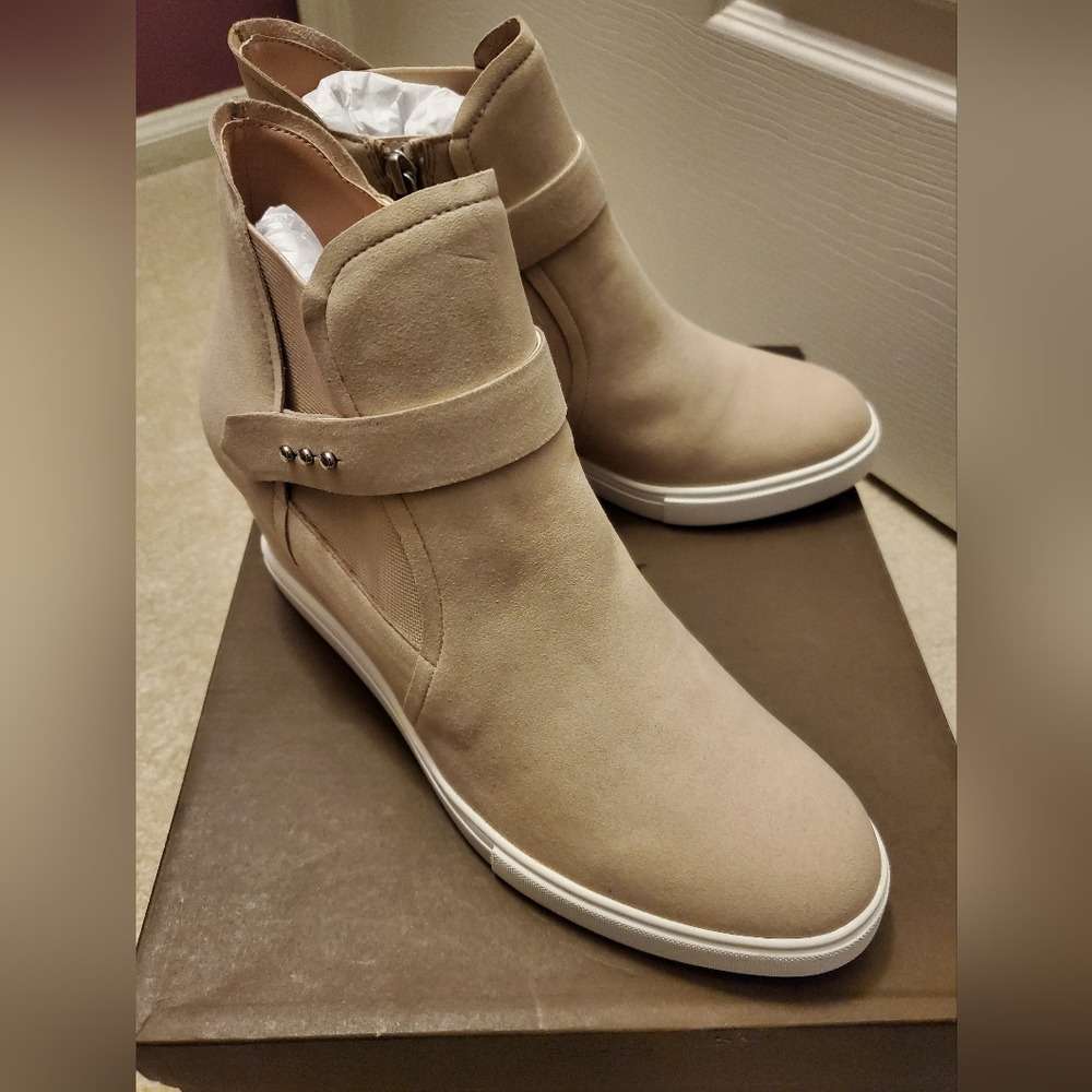 New! Linea PAOLO, size 9 shell microfiber wedges